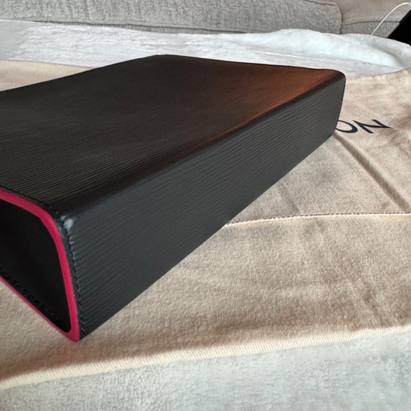 BRAND NEW TOILERTRY POUCH 26 BLK / PINK - Picture 2 of 15